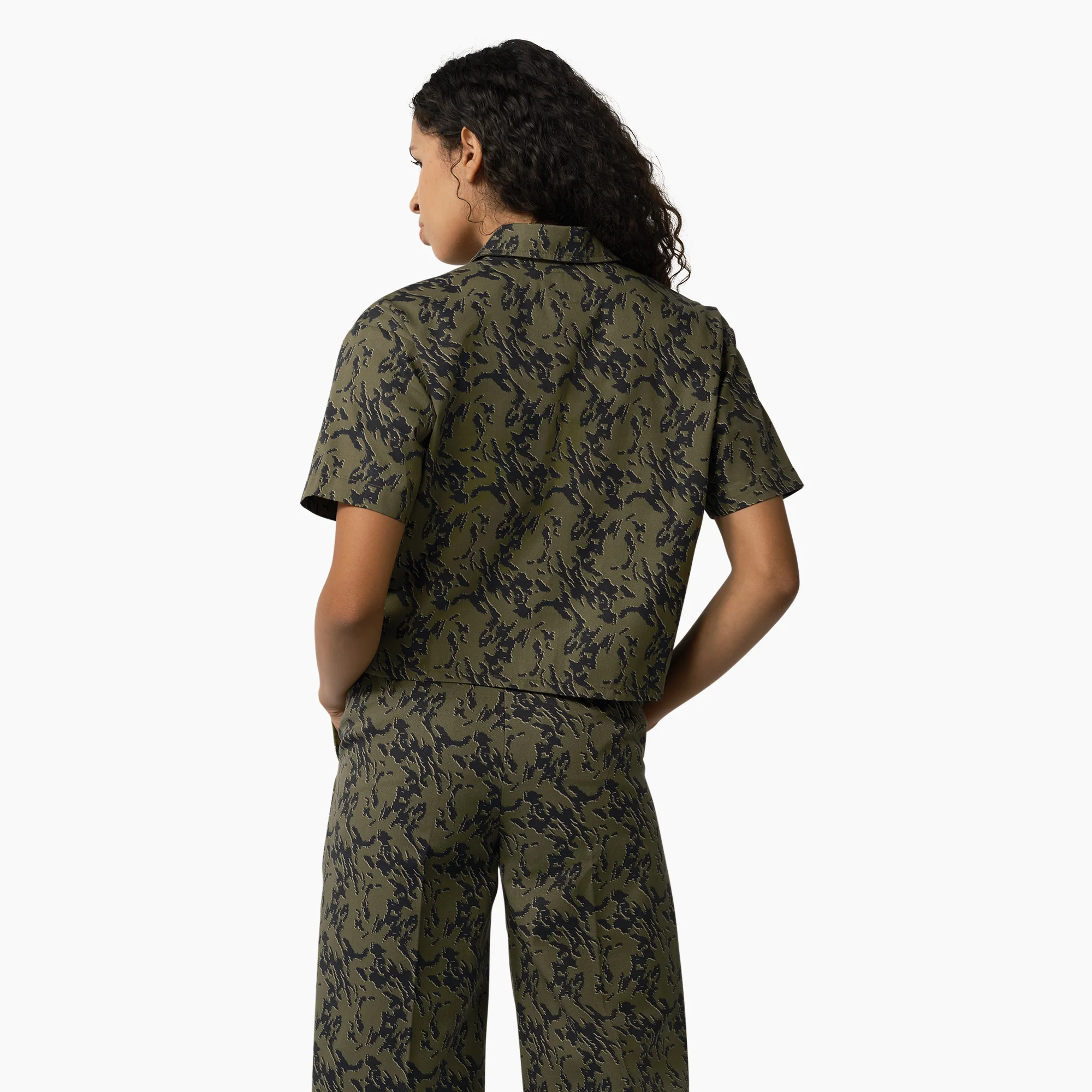 Women's Drewsey Camo Cropped Work Shirt - Image 2
